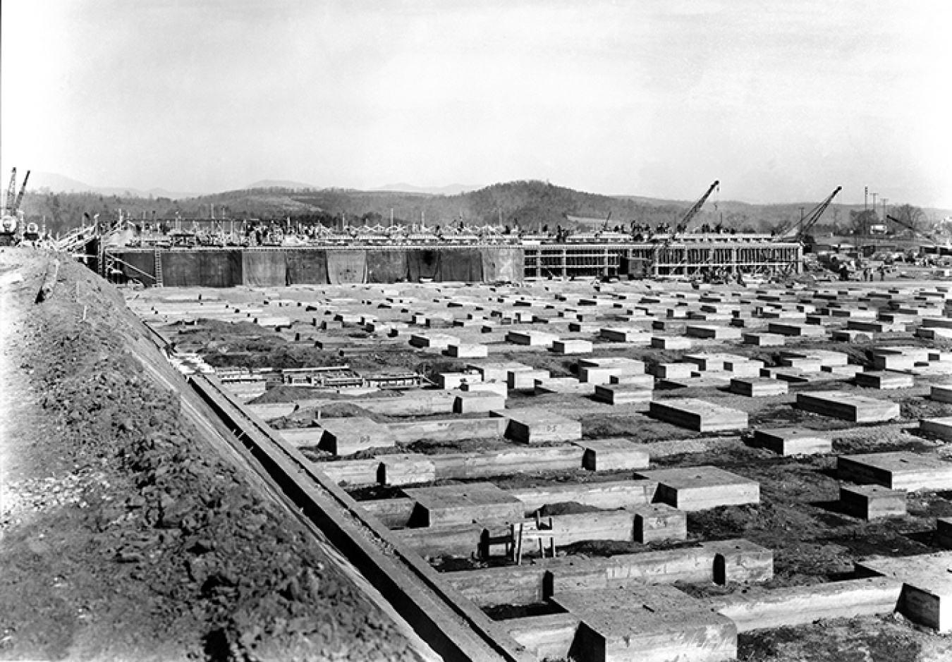 Workers lay the foundation for the K-25 Building in 1943.