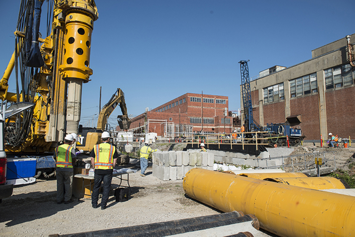 OREM Management and URS | CH2M Oak Ridge continue to make progress on the Mercury Treatment Facility site preparations. Crews are working to drill and construct the north retaining wall for the headworks facility related to the project.