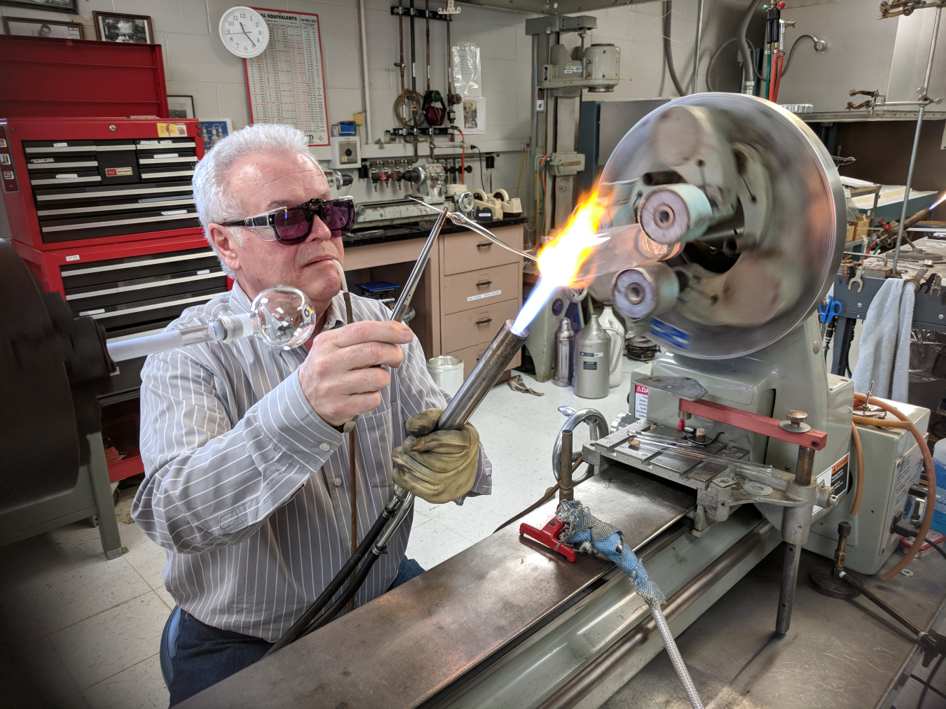 glassblowers at argonne national laboratory