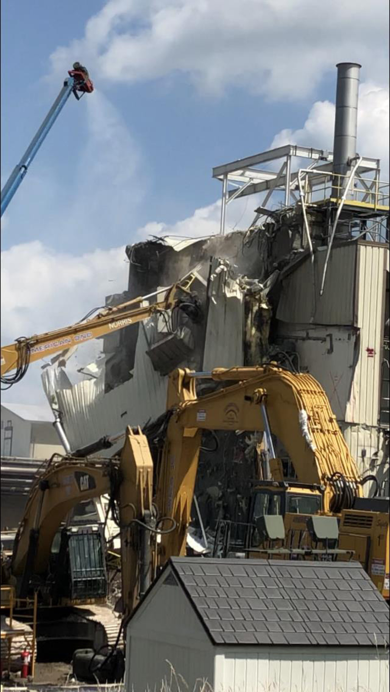 Workers use heavy equipment to take down the penthouse structure from atop the Vitrification Facility. Debris from the project will be size reduced, packaged, and shipped to a disposal facility.