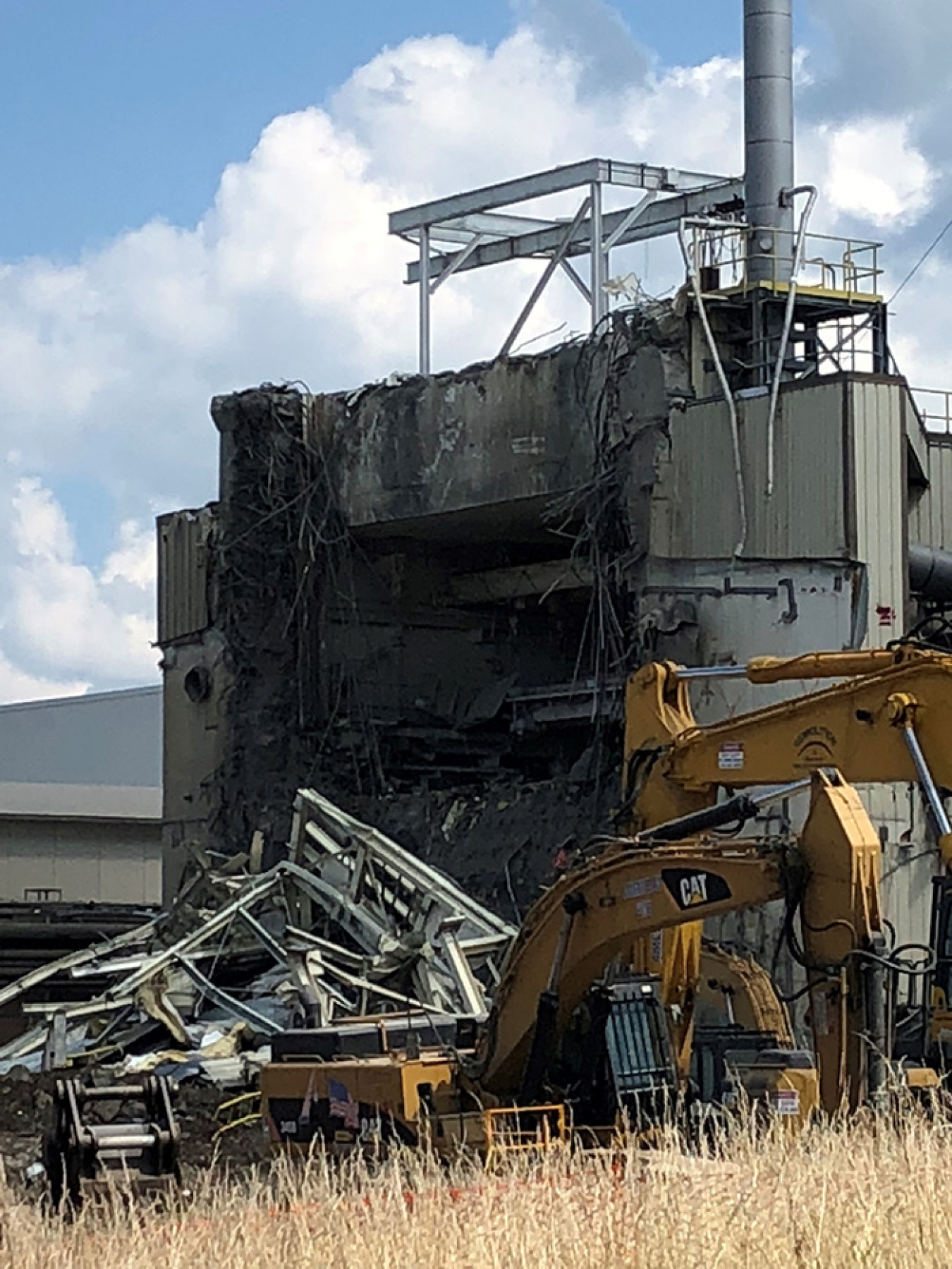 Workers use heavy equipment to take down the penthouse structure from atop the Vitrification Facility. Debris from the project will be size reduced, packaged, and shipped to a disposal facility.