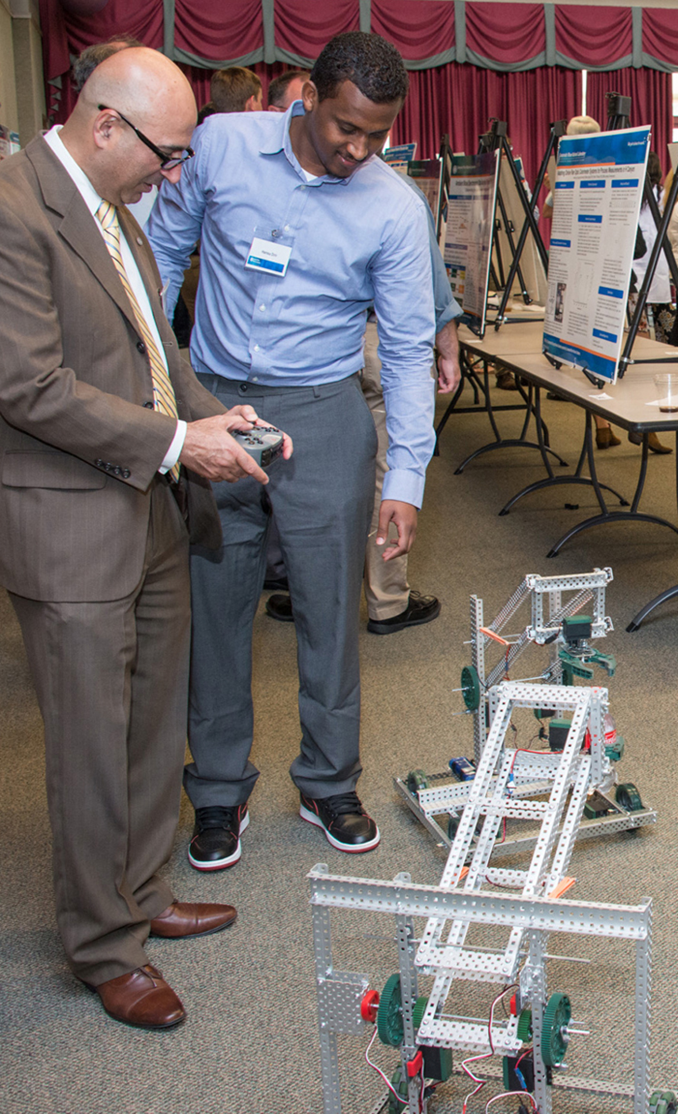 Hamsa Dirir from the City College of New York discusses his robotics project with Savannah River National Laboratory Director Dr. Vahid Majidi.