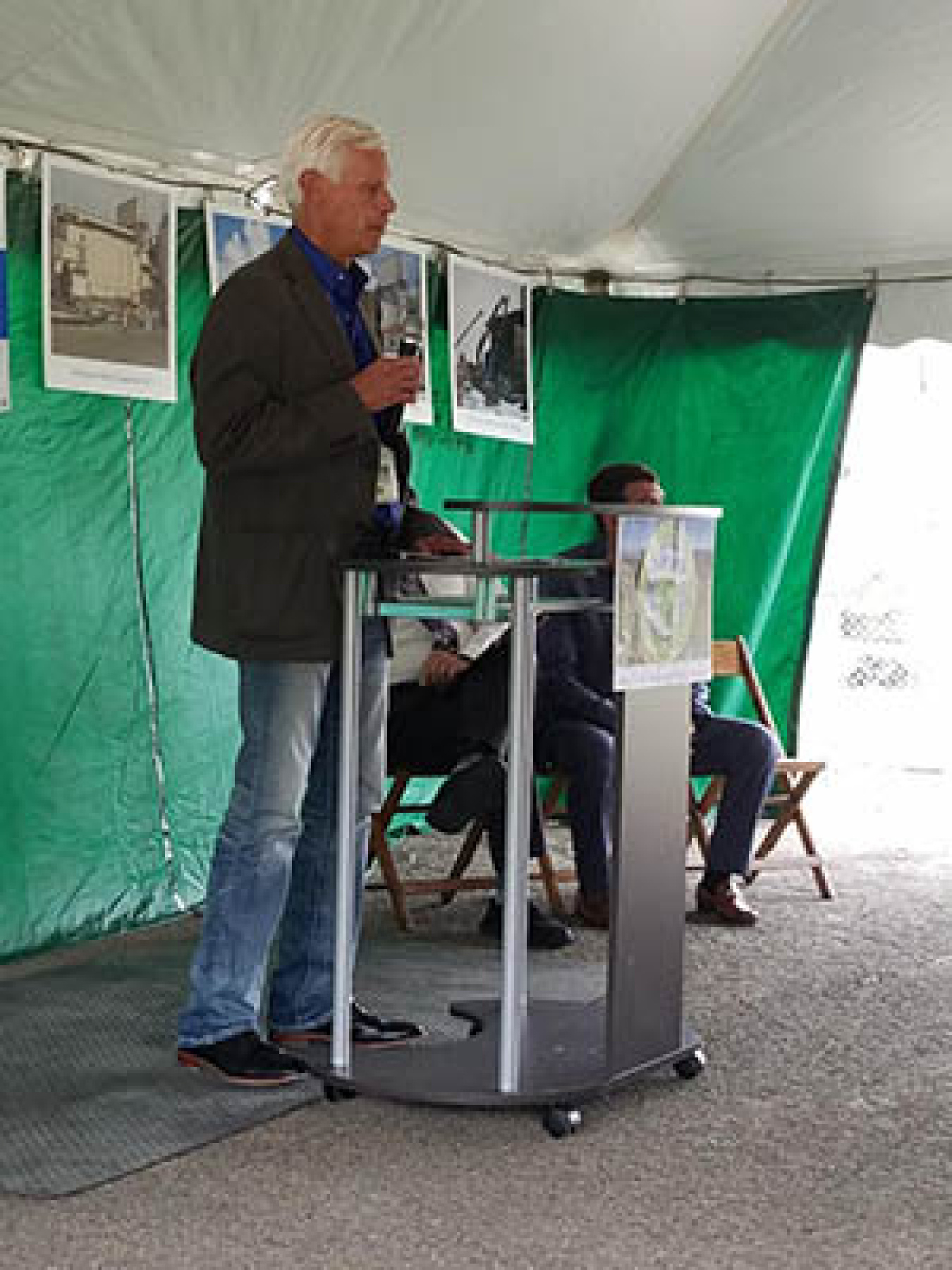 Scott Anderson, president of EM cleanup contractor CH2M HILL BWXT West Valley, stated the site’s crews worked safely and creatively to complete the Vitrification Facility demolition and disposal of more than 3,000 containers of waste from past cleanups.