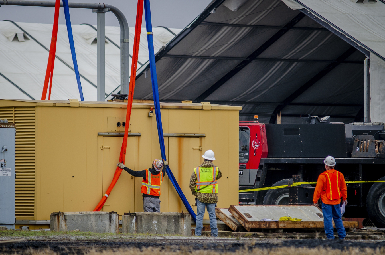 Paducah DOE Site workers prepare to load a Caterpillar SR4 diesel generator that was transferred to PACRO.