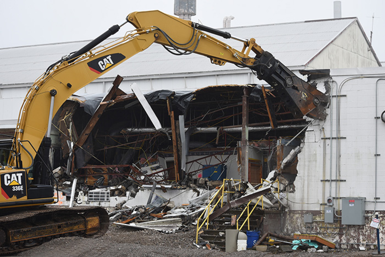 The Oak Ridge Office of Environmental Management and cleanup contractor UCOR began demolition this week on Building K-1037 at the East Tennessee Technology Park. The project is scheduled for completion later this year. 