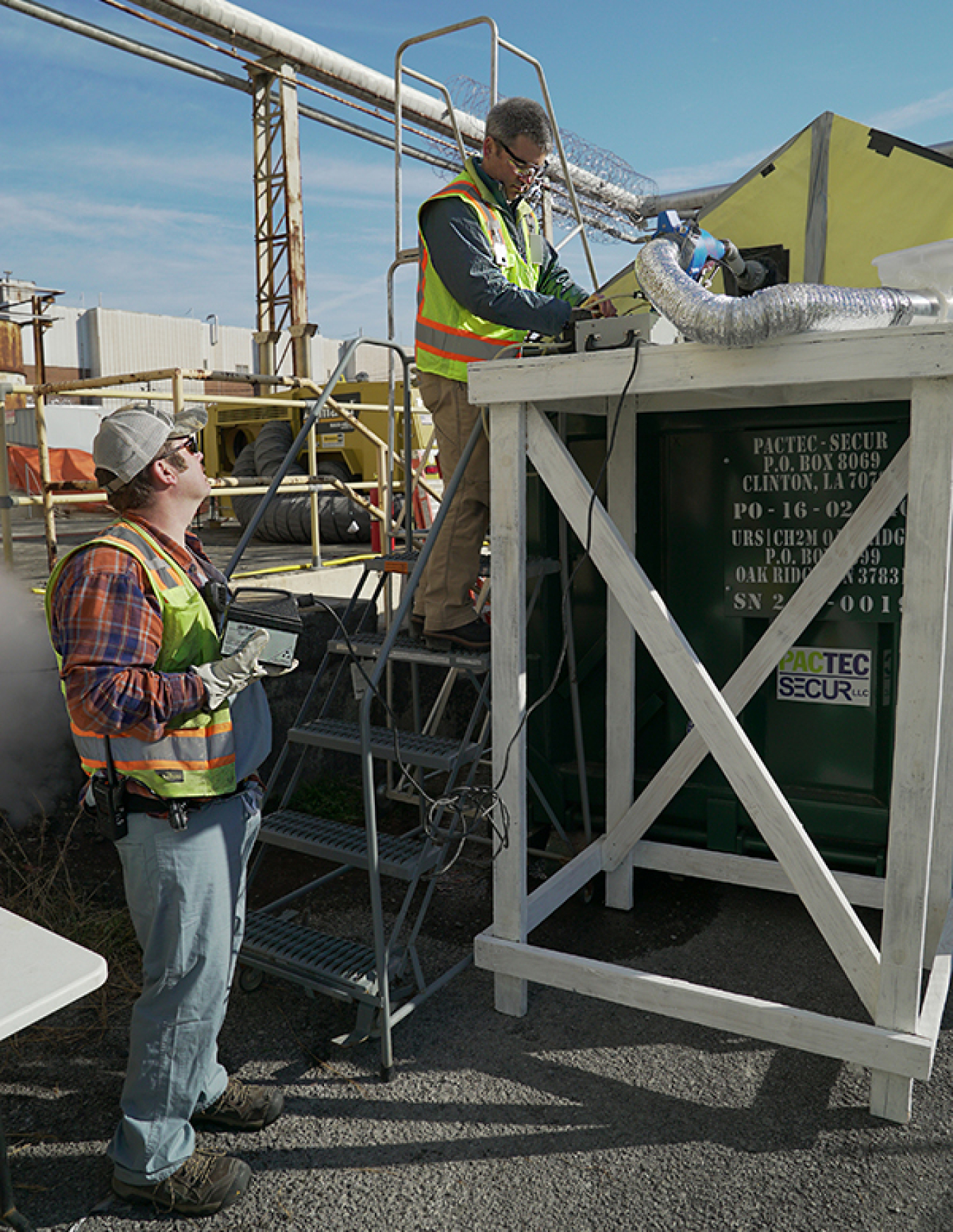 Idaho National Laboratory and UCOR employees work together during the fogging demonstration at the Oak Ridge Site.