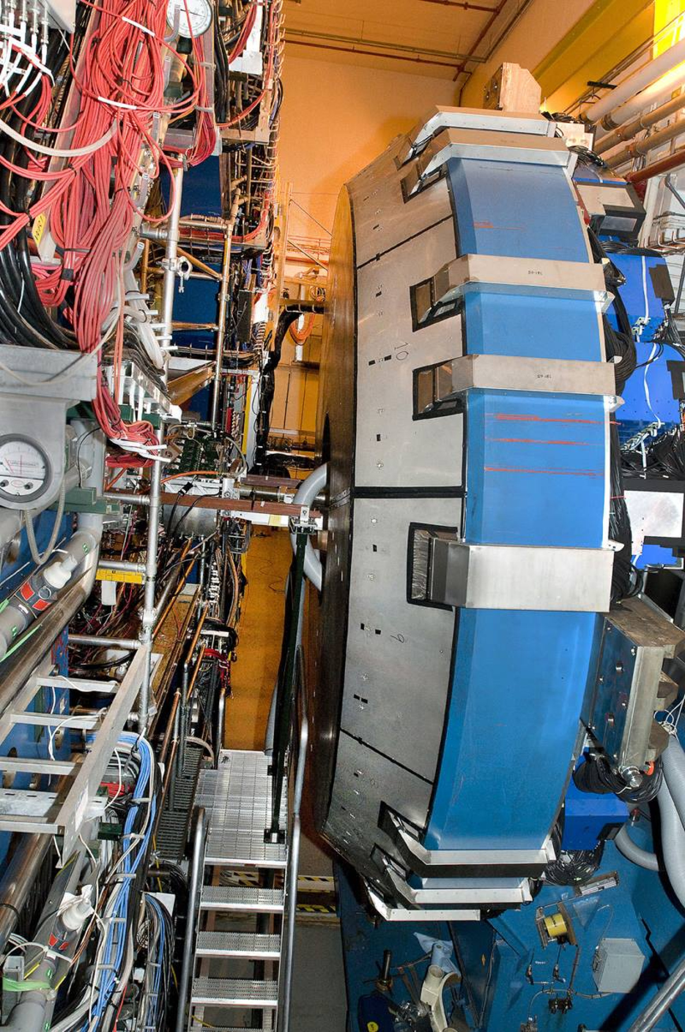 This side view of the STAR detector at the Relativistic Heavy Ion Collider (RHIC) shows the endcap electromagnetic calorimeter.