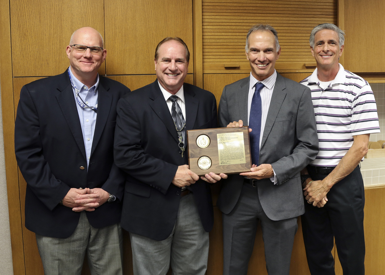 Roger Showalter receives his NNSA Bradley A. Peterson Contractor Security Professional of the Year award