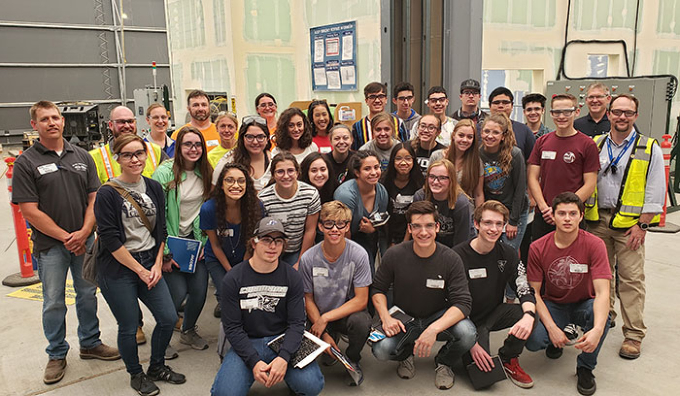 Students from local Chiawana High School visit EM contractor CH2M HILL Plateau Remediation Company’s 324 Building mock-up to learn about technologies advancing Hanford Site cleanup.