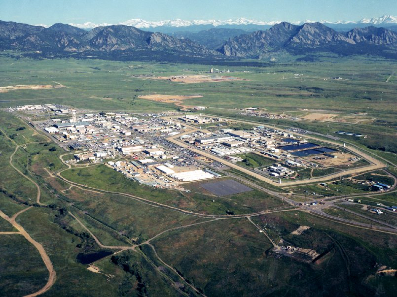 An 1995 aerial photo of the Rocky Flats Plant in Colorado prior to cleanup