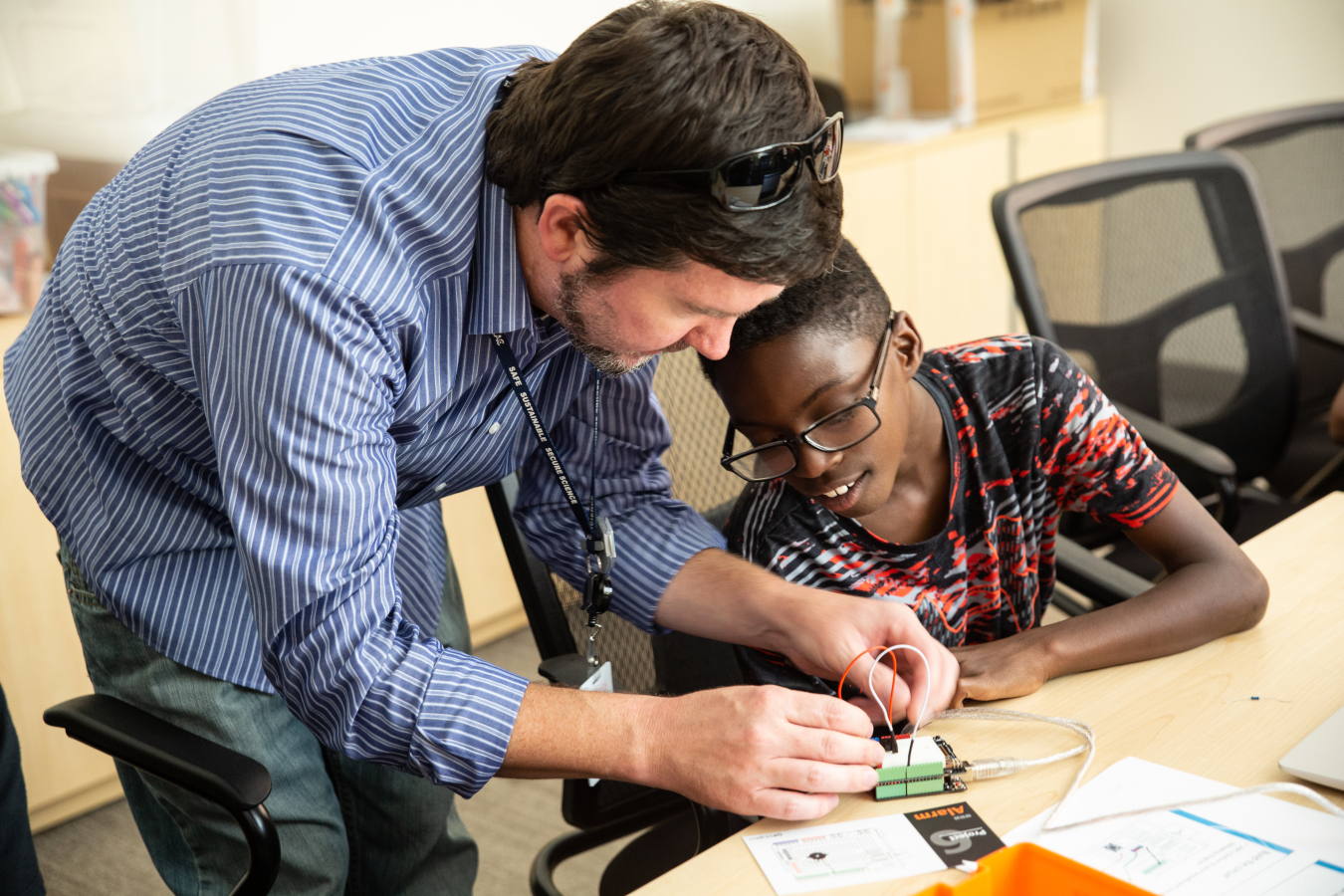 Middle school students at SLAC's CORE Science Institute learned about coding and electronics by programming Arduino kits.