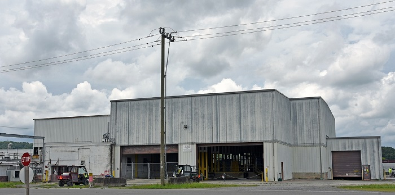 A view of the 30,817-square-foot K-1423 Toll Enrichment Facility at Oak Ridge before demolition began in August.