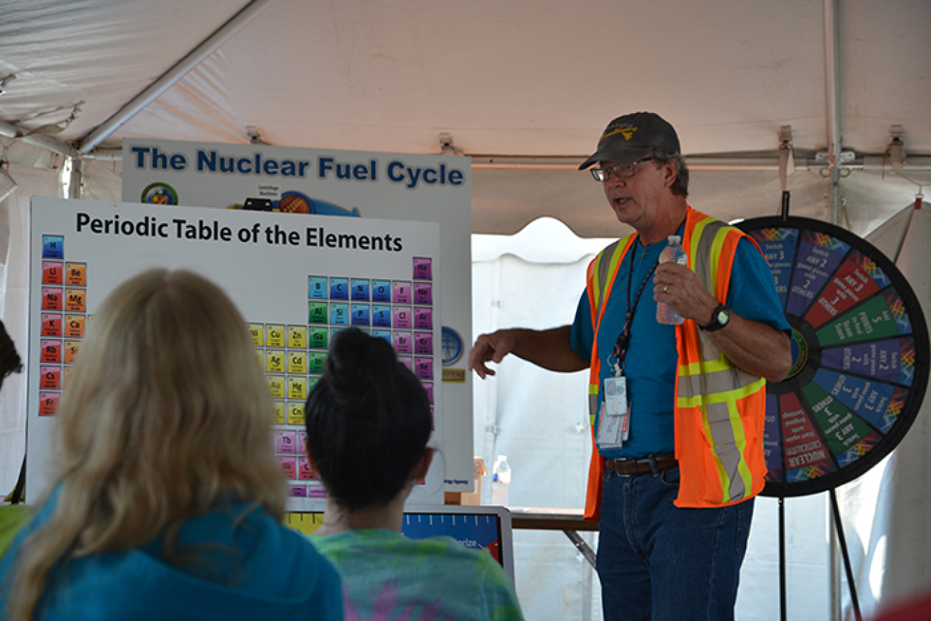 Jud Lilly of EM’s Portsmouth/Paducah Project Office provides an orientation on chemistry and the nuclear fuel cycle at the Science Alliance event.