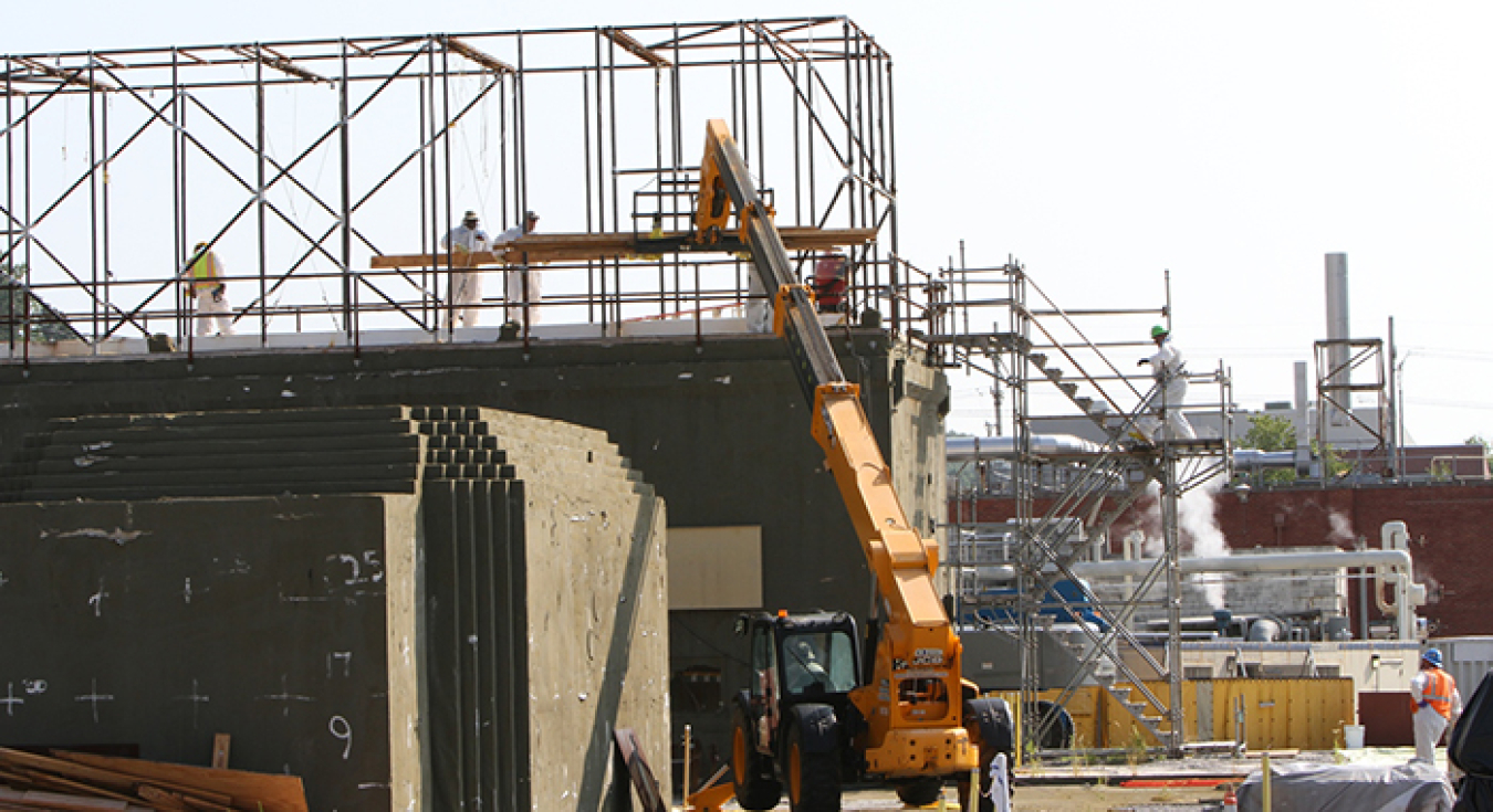 DOE’s Oak Ridge Office of Environmental Management is demolishing two remaining hot cells from Building 3026. The project removes high-risk structures located in the heart of the Oak Ridge National Laboratory’s central campus.