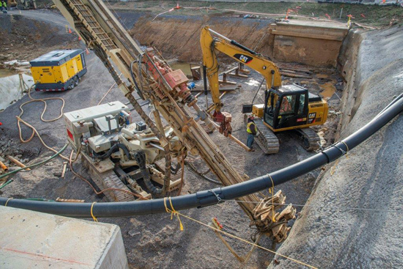 Crews at the headworks site of the Outfall 200 Mercury Treatment Facility are excavating for the construction of foundations.