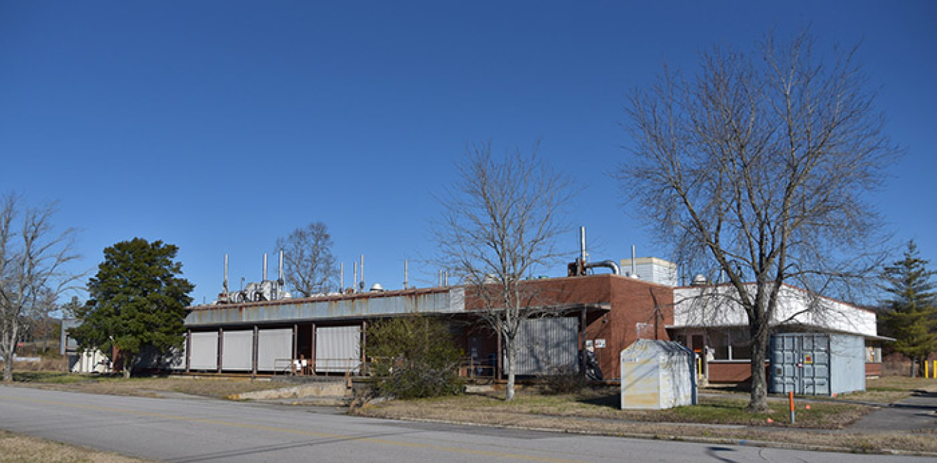 A view of Oak Ridge's K-1006 Building before demolition. The building was constructed in 1962 to support operations at the site.