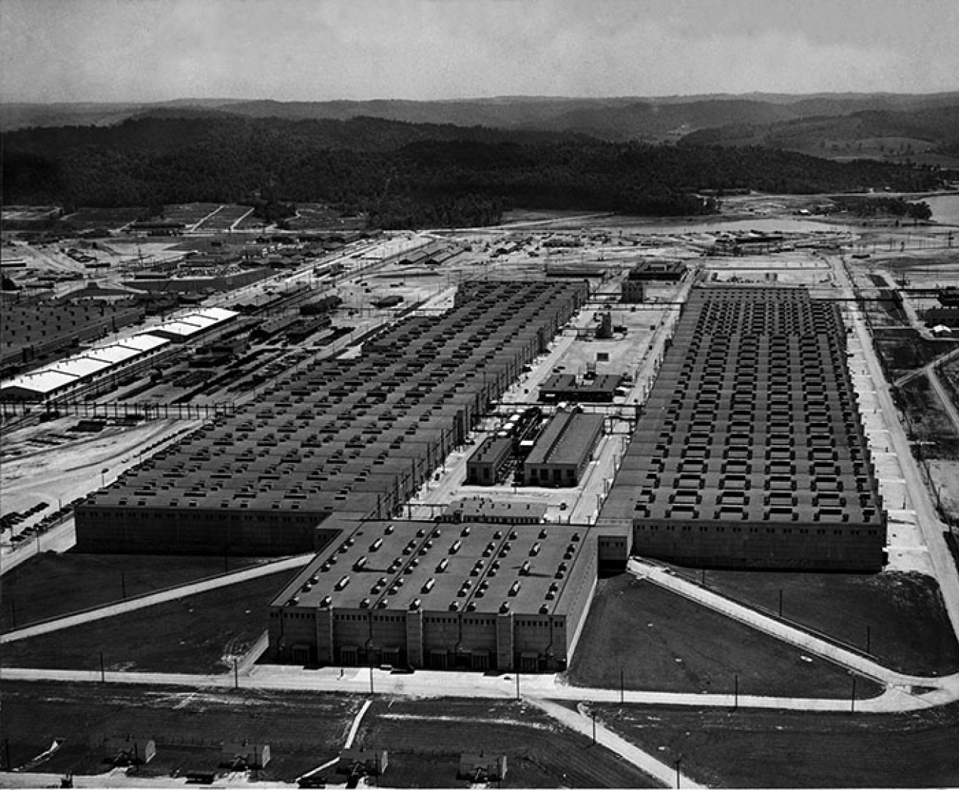 A view of the K-25 Building in the 1940s. At the time of construction, it was the largest building in the world, but it was kept secret from the public.