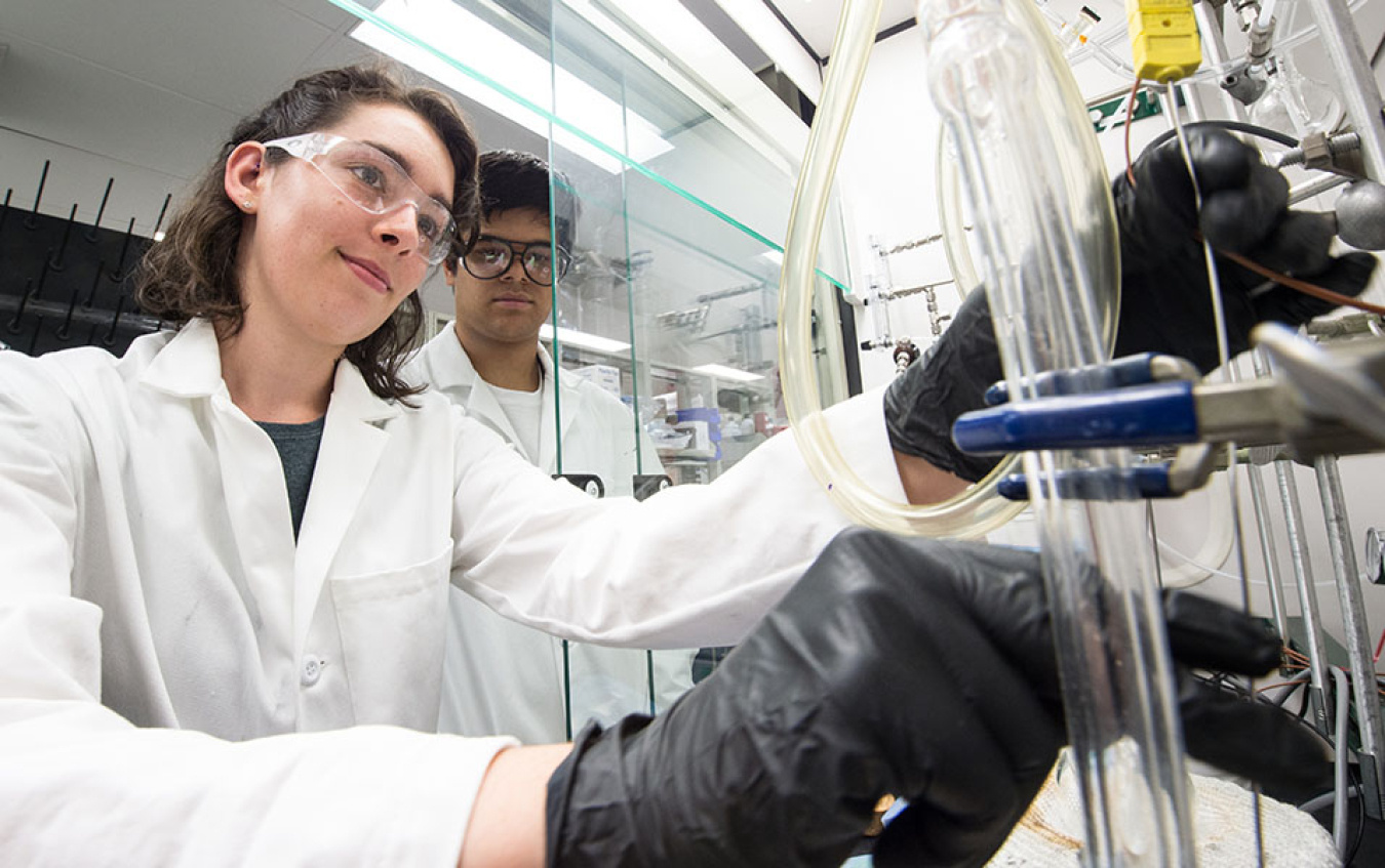 Mary O'Connor (SULI intern) and Andrew Royappa mount a reaction in a lab at the FTLB.
