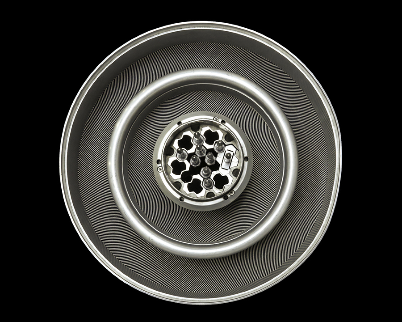 High Flux Isotope Reactor inner and outer fuel elements.