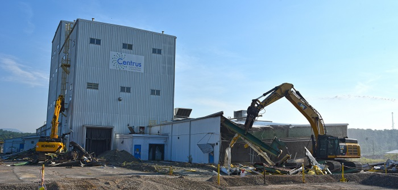 Demolition begins on Building K-1600. The 42,000-square-foot structure was formerly used as a test and demonstration facility for uranium enrichment centrifuges.