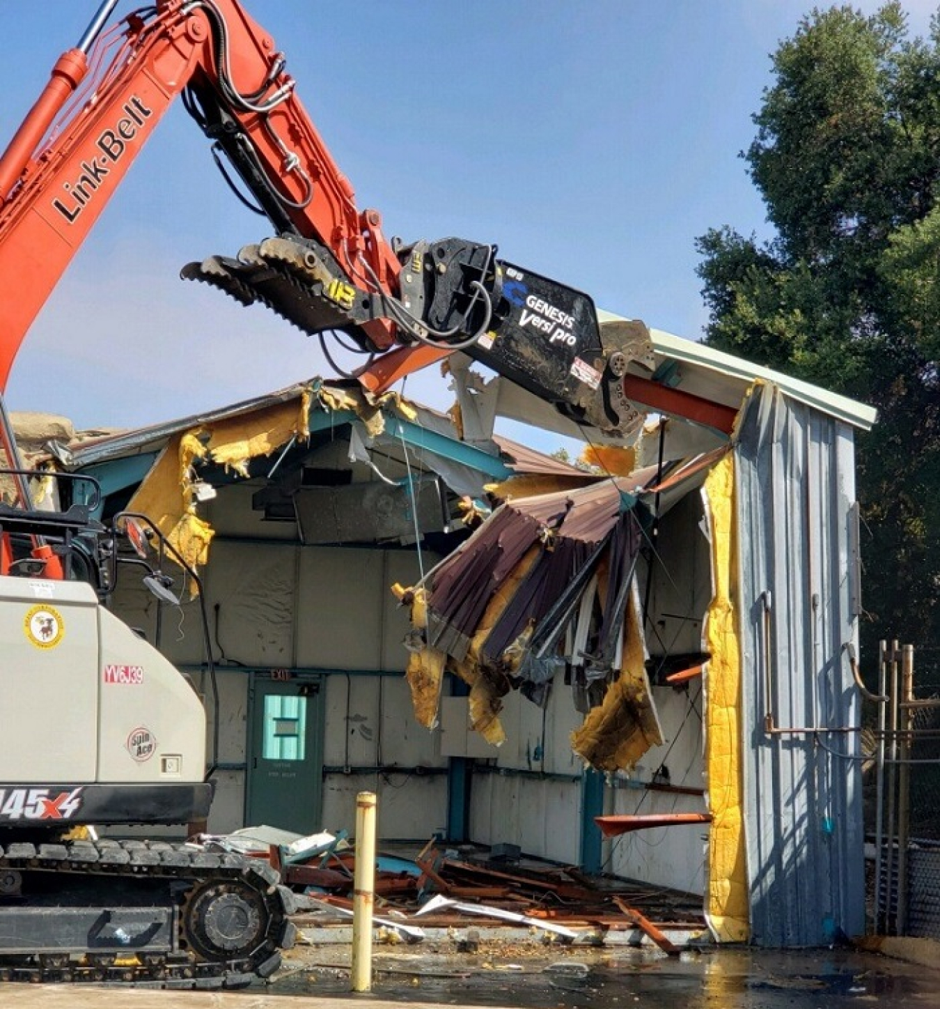 A crew tears down an instrumentation laboratory at the Radioactive Materials Handling Facility complex at the Energy Technology Engineering Center.