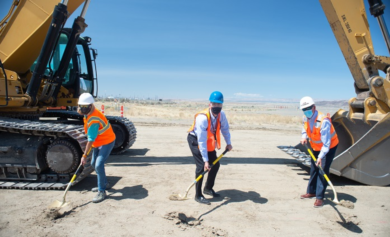 Hanford Site federal, state, and contractor officials recently broke ground to place a 1,600-foot waste-transfer pipeline that will feed waste pretreated by the Tank-Side Cesium Removal System from the site’s tank farms to the nearby Low-Activity Waste Fa