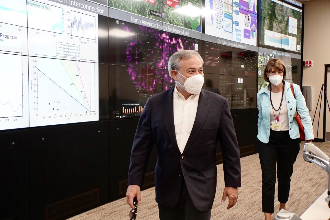 Secretary Brouillette tours PNNL.