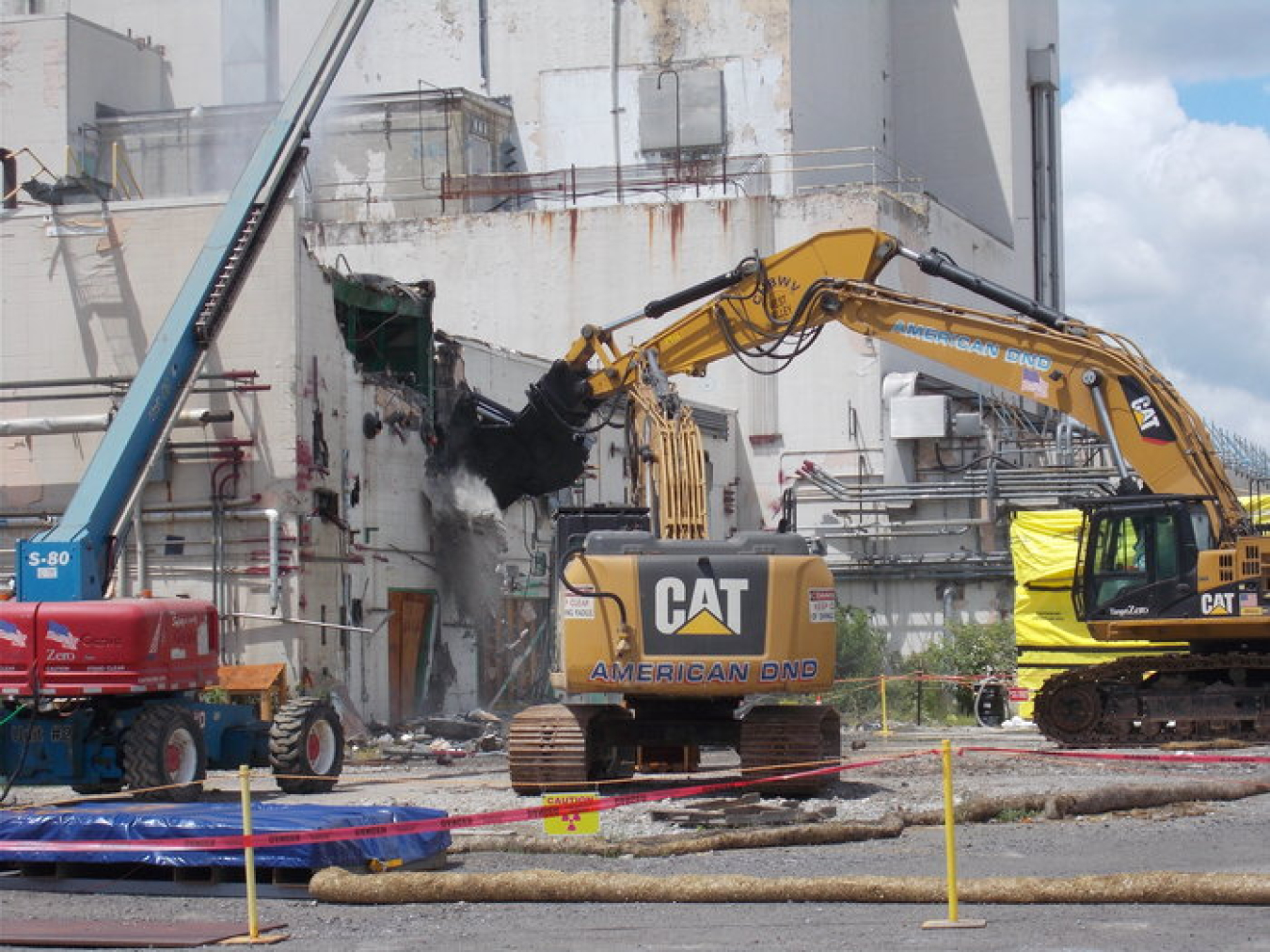 Workers start the demolition of the Utility Room building at the West Valley Demonstration Project, which is one of seven ancillary support buildings being demolished at the site.