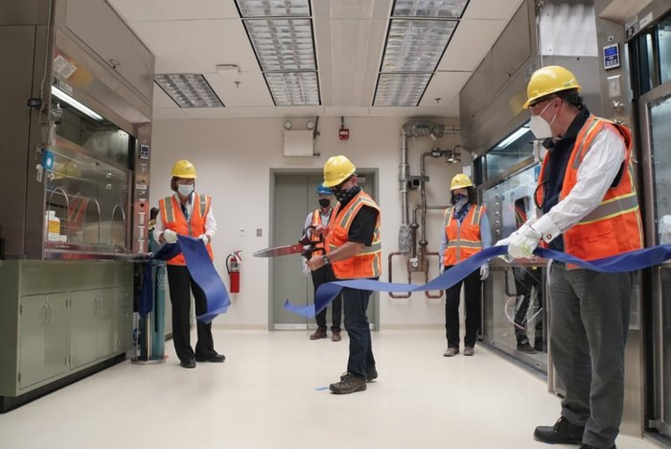 Energy Secretary Dan Brouillette, flanked by U.S. Rep. Cathy McMorris Rodgers and Energy Under Secretary for Science Paul Dabbar, cut a ribbon to commemorate the completion of startup testing.