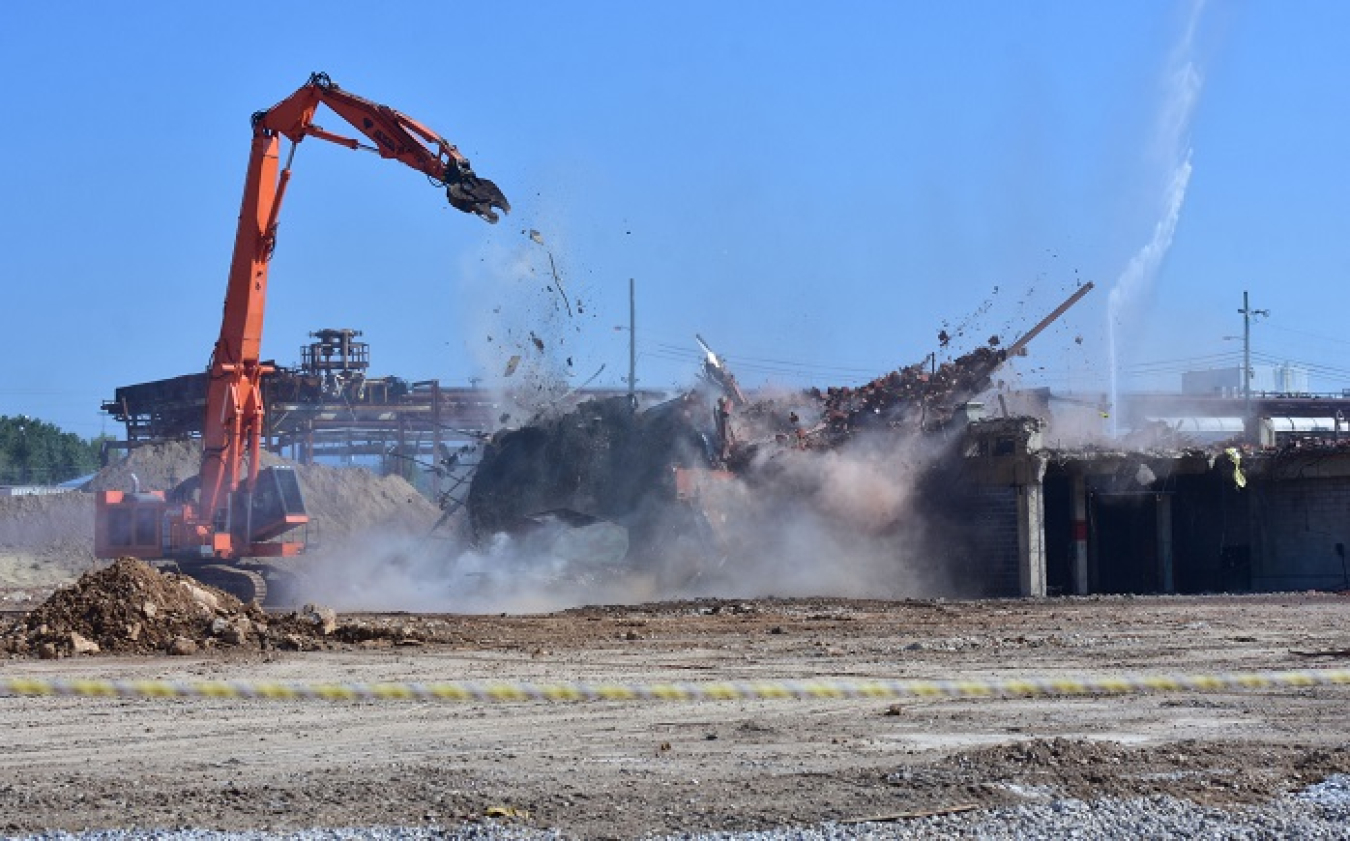 A view of demolition on the final uranium enrichment building at the East Tennessee Technology Park at Oak Ridge.
