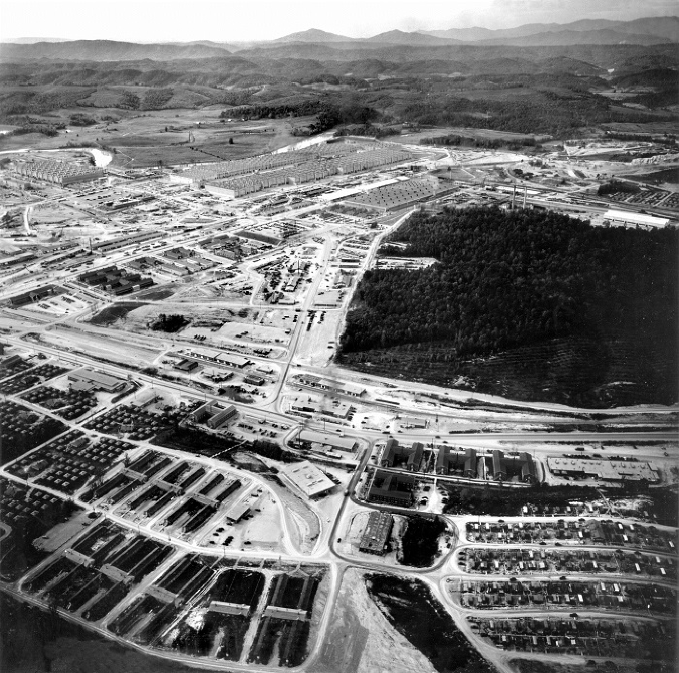 A view from Happy Valley looking toward the K-25 site. At its peak, Happy Valley had 15,000 residents in hutments, dormitories, barracks, trailers, and houses.