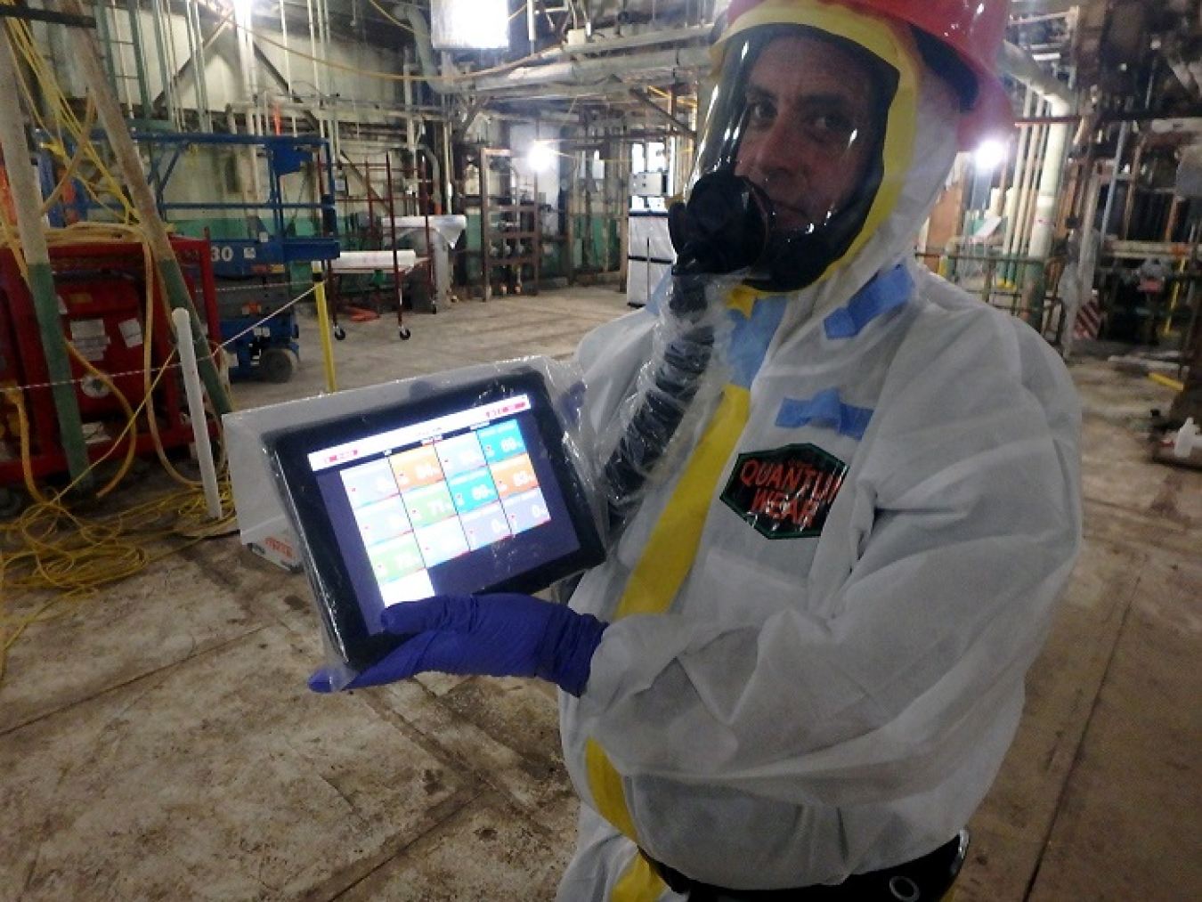 A worker shows a safety app on his tablet screen that displays real-time heat indexes, heart rates, and hourly forecasts specific to the user’s location. Supervisors can track their team members’ health simultaneously using the tool.