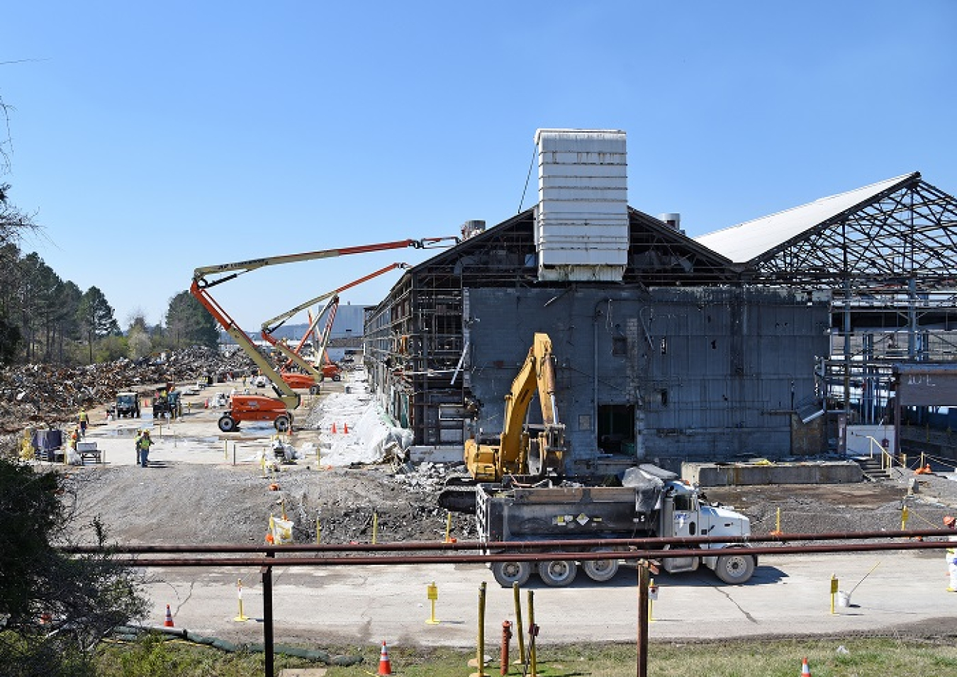 The K-1037 Barrier Production Facility was the largest remaining structure at the East Tennessee Technology Park after five uranium enrichment buildings were taken down there. Finishing this demolition project was a key step toward achieving Vision 2020.