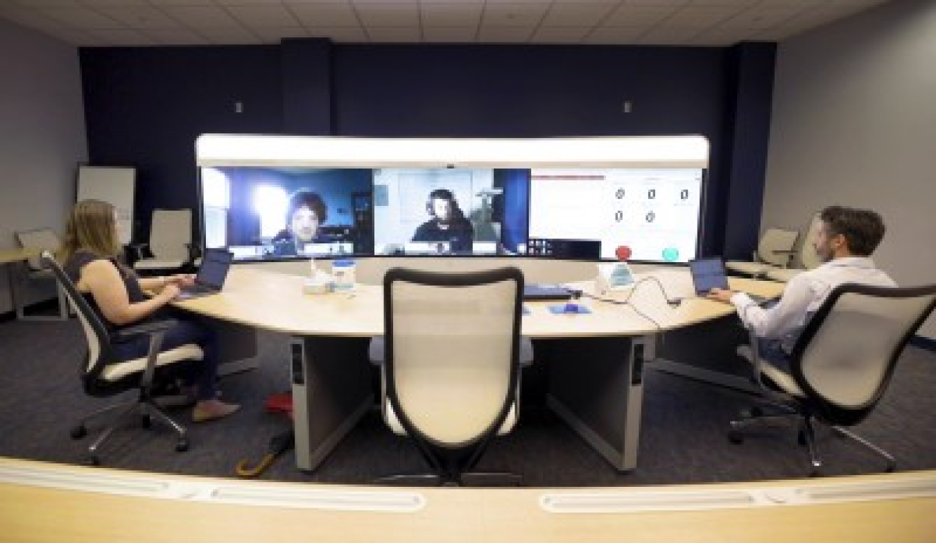 Giovanna Genard, ODU’s assistant vice president for strategic communication and marketing, and Raul Briceno, a Jefferson Lab research scientist and an assistant professor at ODU, lead a REYES virtual presentation.