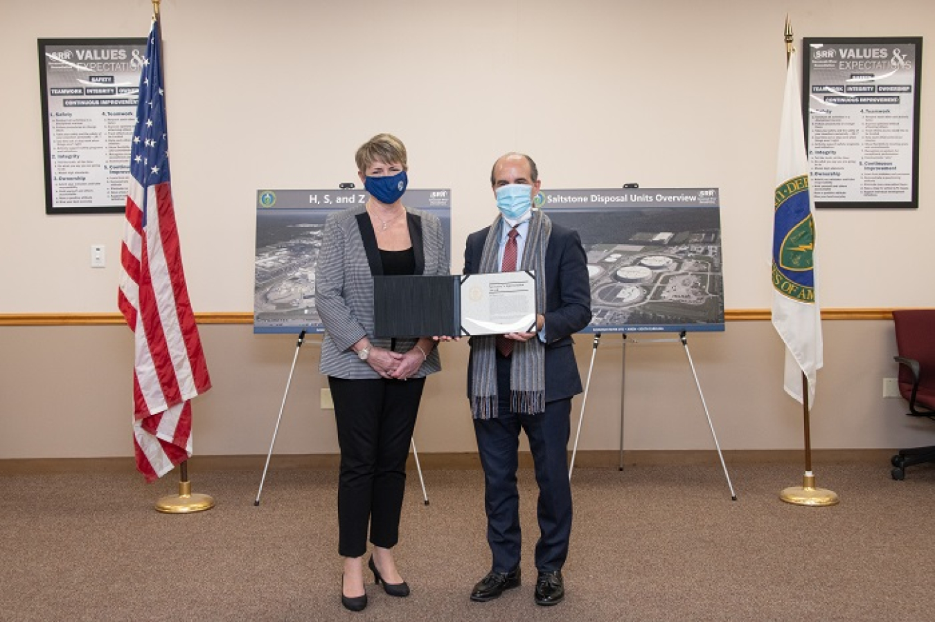 Deputy Secretary Mark W. Menezes presents Salt Waste Processing Facility Federal Project Director Pam Marks with the Secretary’s Appreciation Award for Management Excellence on Dec. 4.