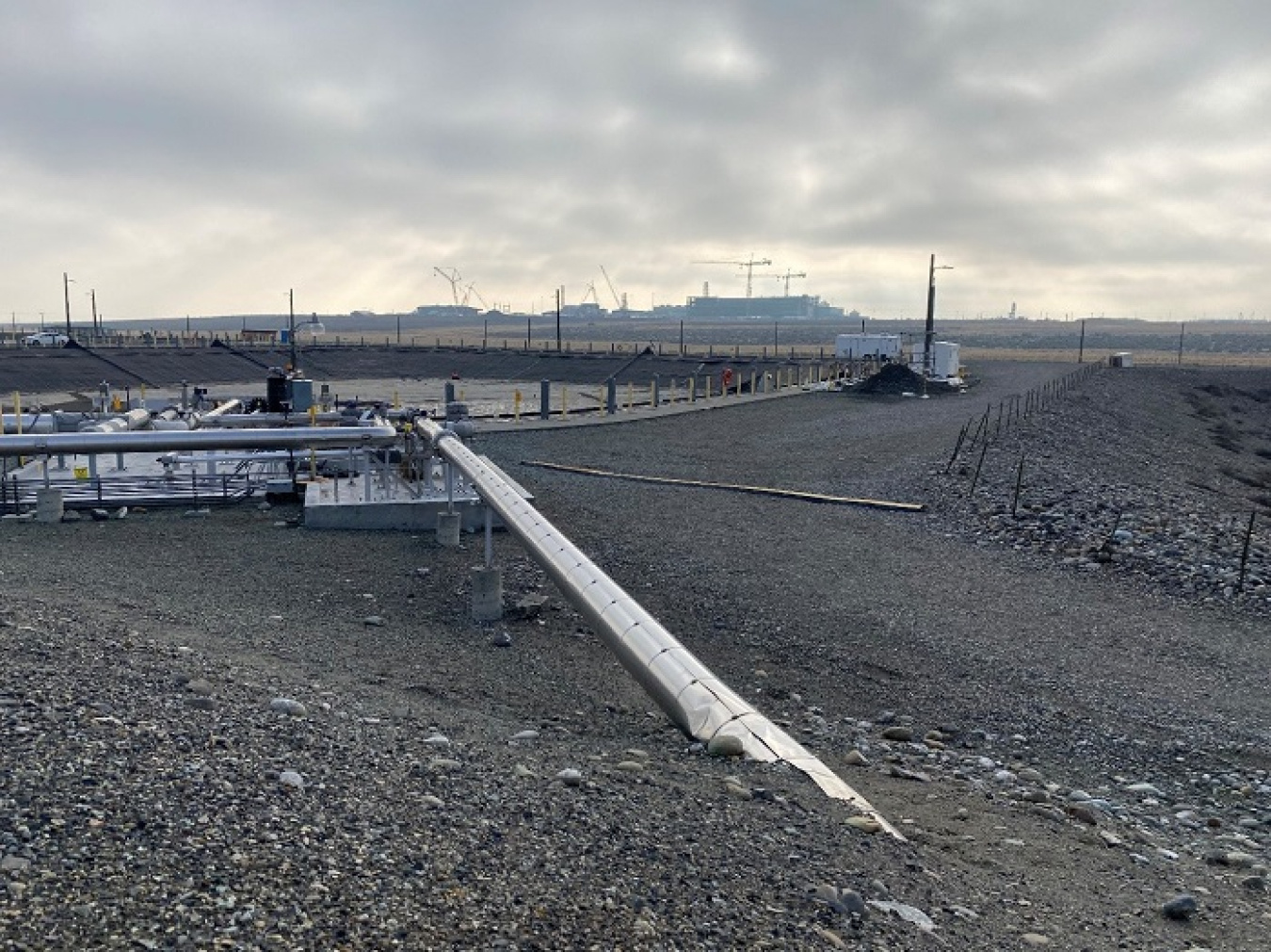 Workers recently tested the first connection between Hanford’s Waste Treatment and Immobilization Plant, background, and an operating tank farms facility, the Liquid Effluent Retention Facility (LERF), foreground.