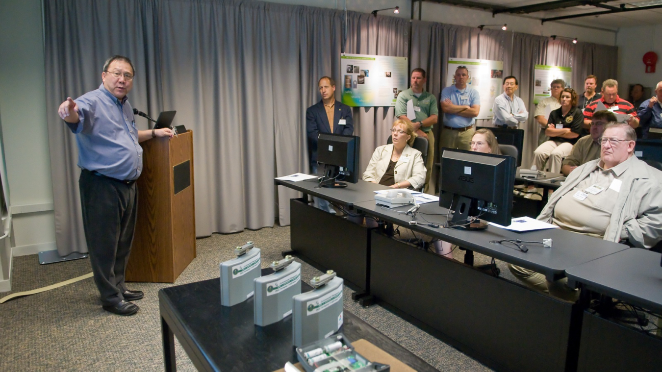 Argonne’s Yung Liu (left) explains the essentials of nuclear packaging and his ARG-US remote monitoring systems technology to students.