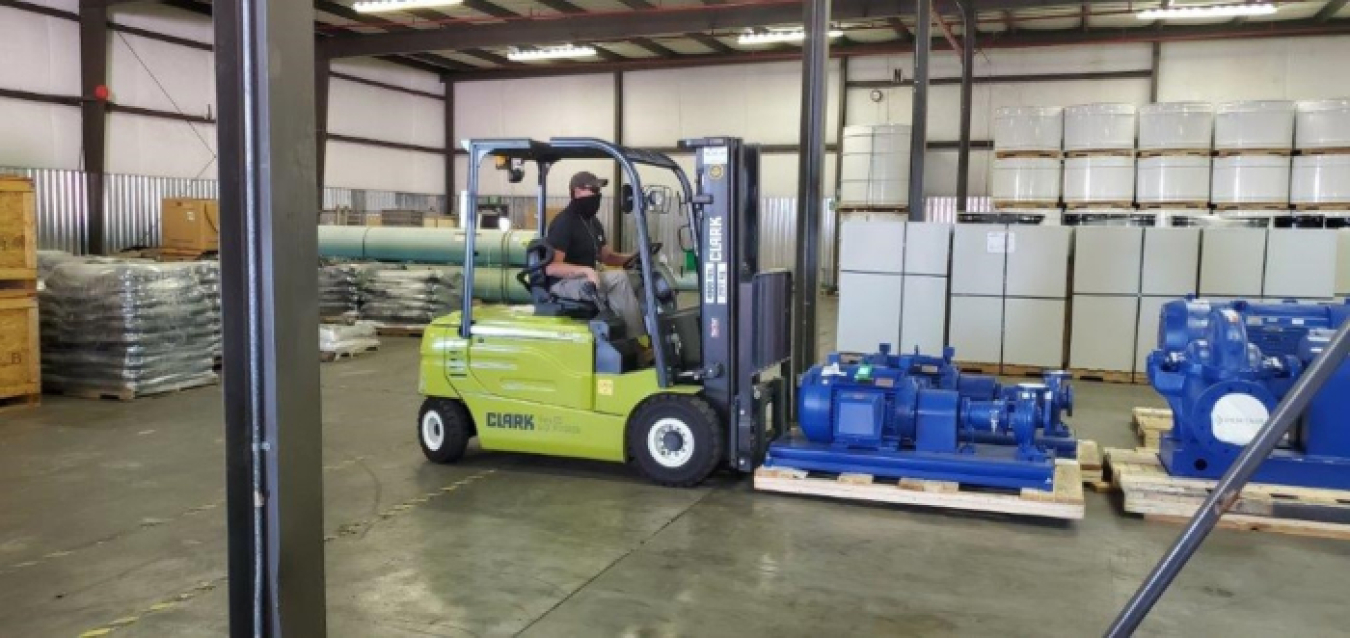 A worker on the Hanford Site delivers a pump for a modernization project that will upgrade the Hanford Site’s untreated water system to meet increased demands during future 24/7 tank waste treatment operations and critical risk-reduction cleanup.