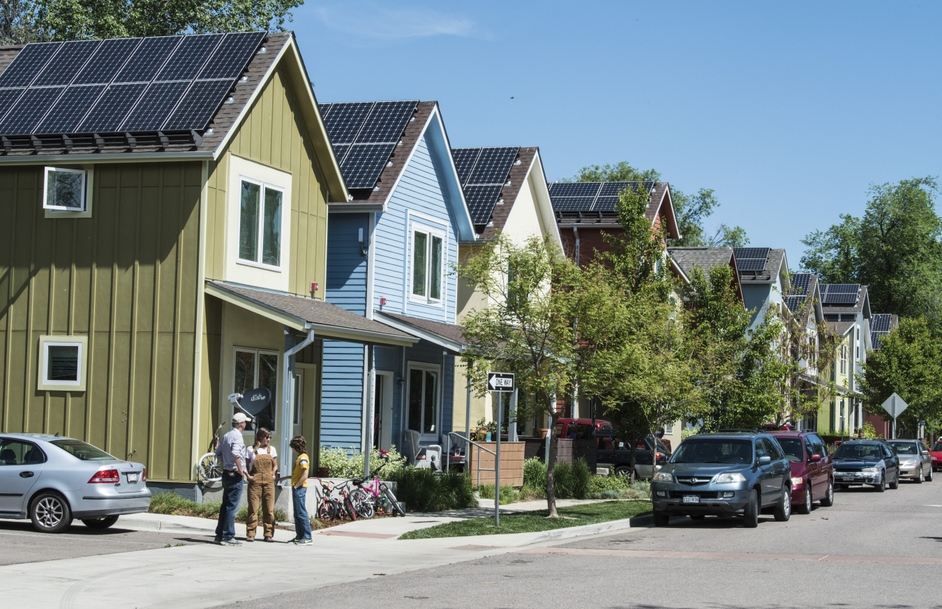 Cómo pueden afectar los paneles solares la obtención de un préstamo