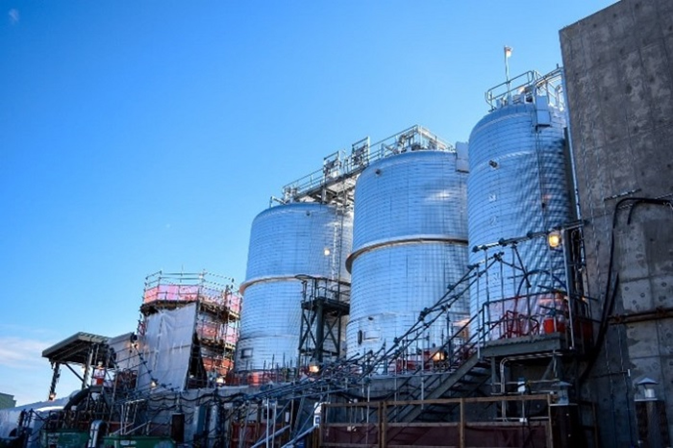 The EMF is a key facility in the Direct-Feed Low-Activity Waste (DFLAW) approach, a system of interdependent projects and infrastructure improvements, managed and highly integrated as a program, that must operate together successfully to vitrify, or immobilize Hanford’s low-activity tank waste in glass.
