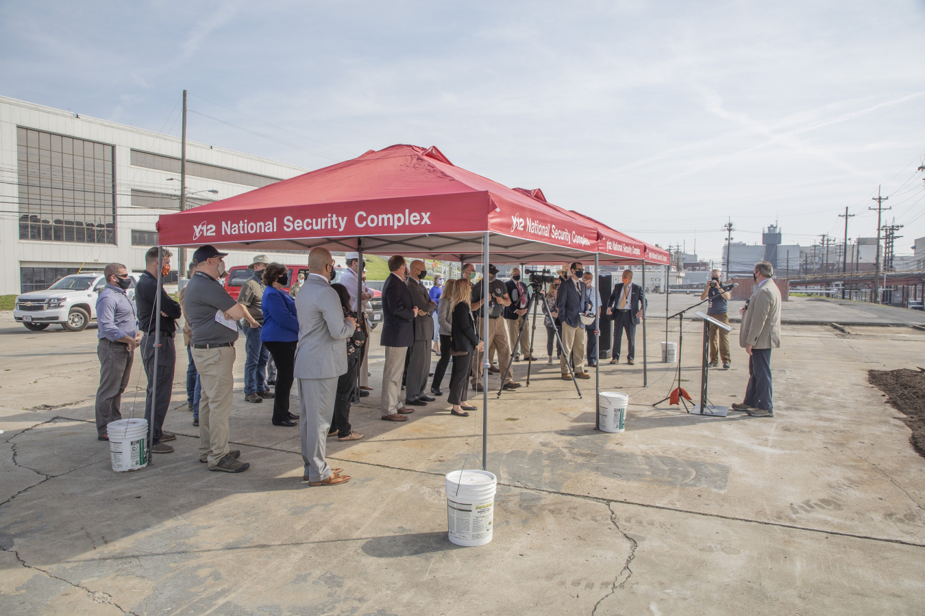 Federal and contractor officials at Y-12 National Security Complex gather during the WEPAR ceremony.
