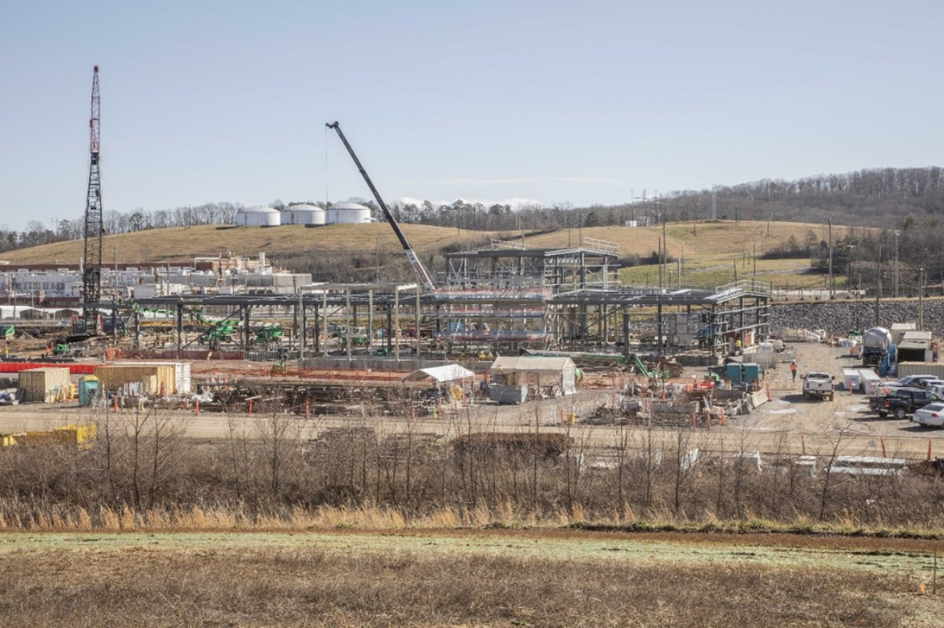 Structural steel installation in advance of achieving the “in the dry” milestone in UPF’s Process Support Facilities building.