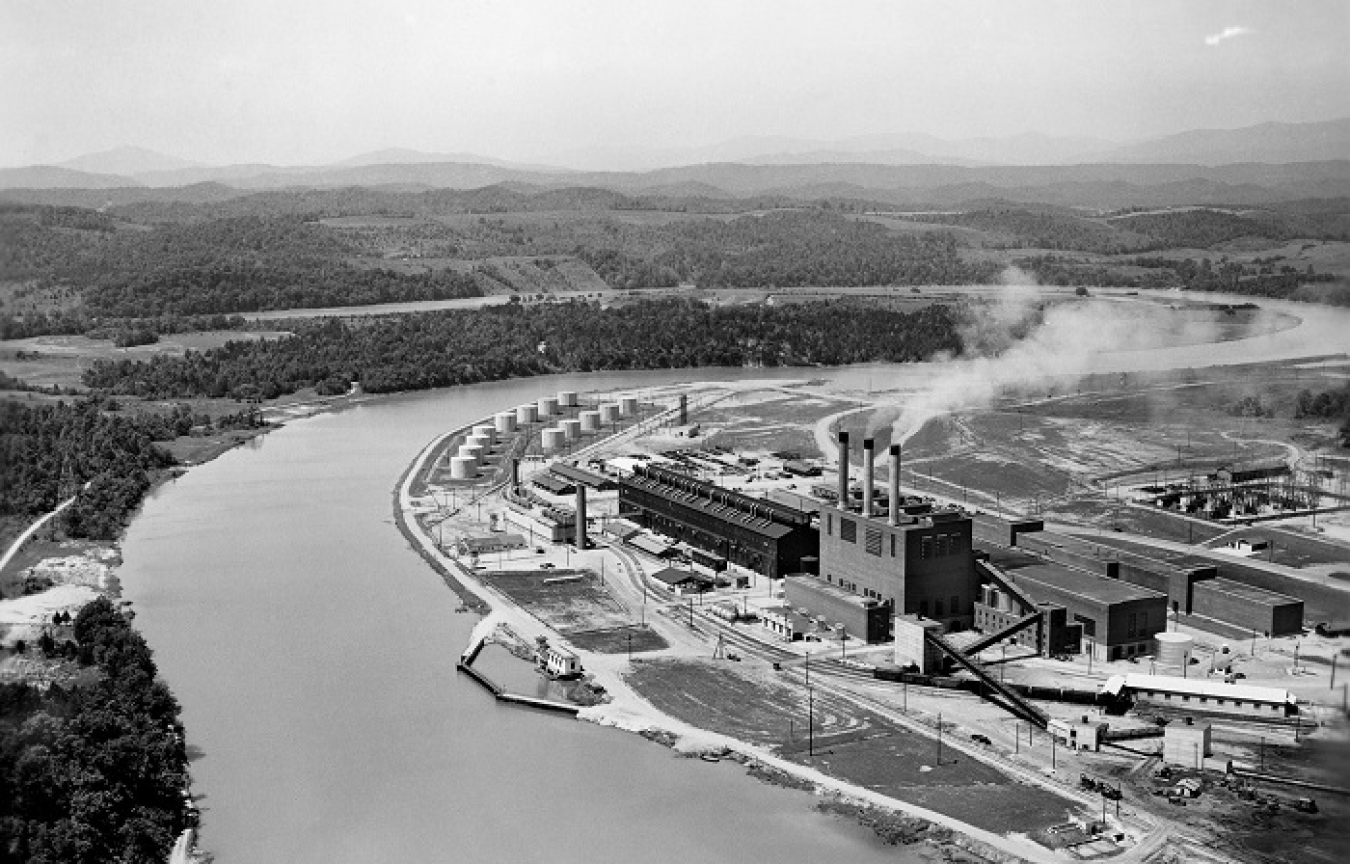 The former K-770 Powerhouse provided energy for enrichment operations at the Oak Ridge Gaseous Diffusion Plant. The powerhouse and oil tank farm are pictured during early operations. EM demolished the facilities in the 1990s.