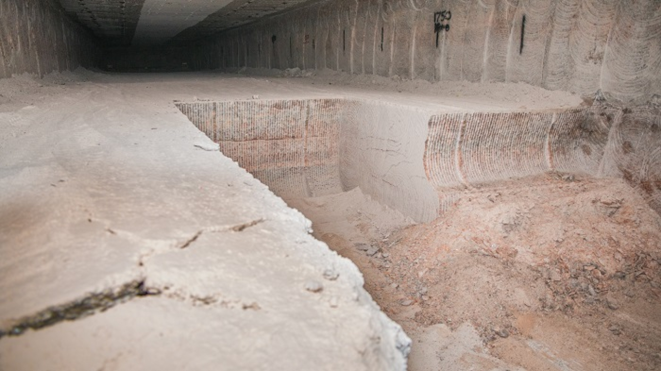 There is a stark difference between the first “rough cut” of Panel 8 rooms and the second “floor cut” by the continuous miner at the Waste Isolation Pilot Plant.