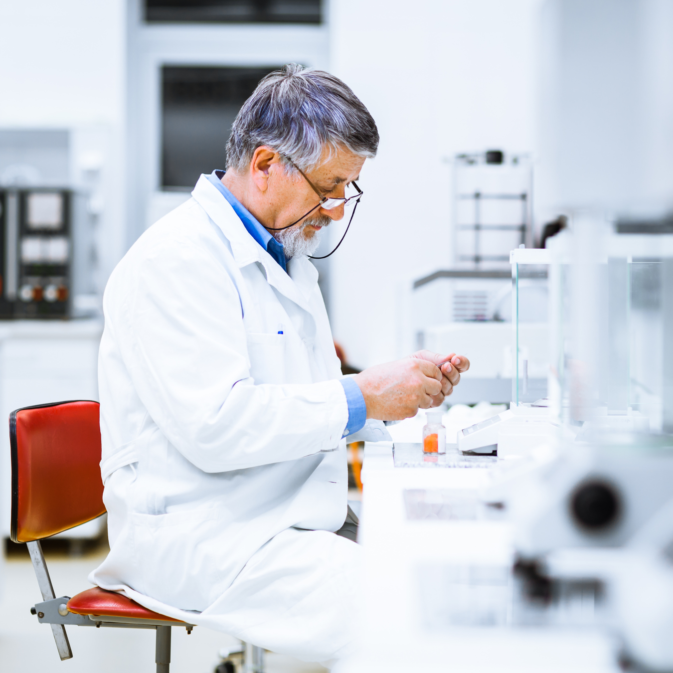 Male researcher carrying out scientific research in a lab