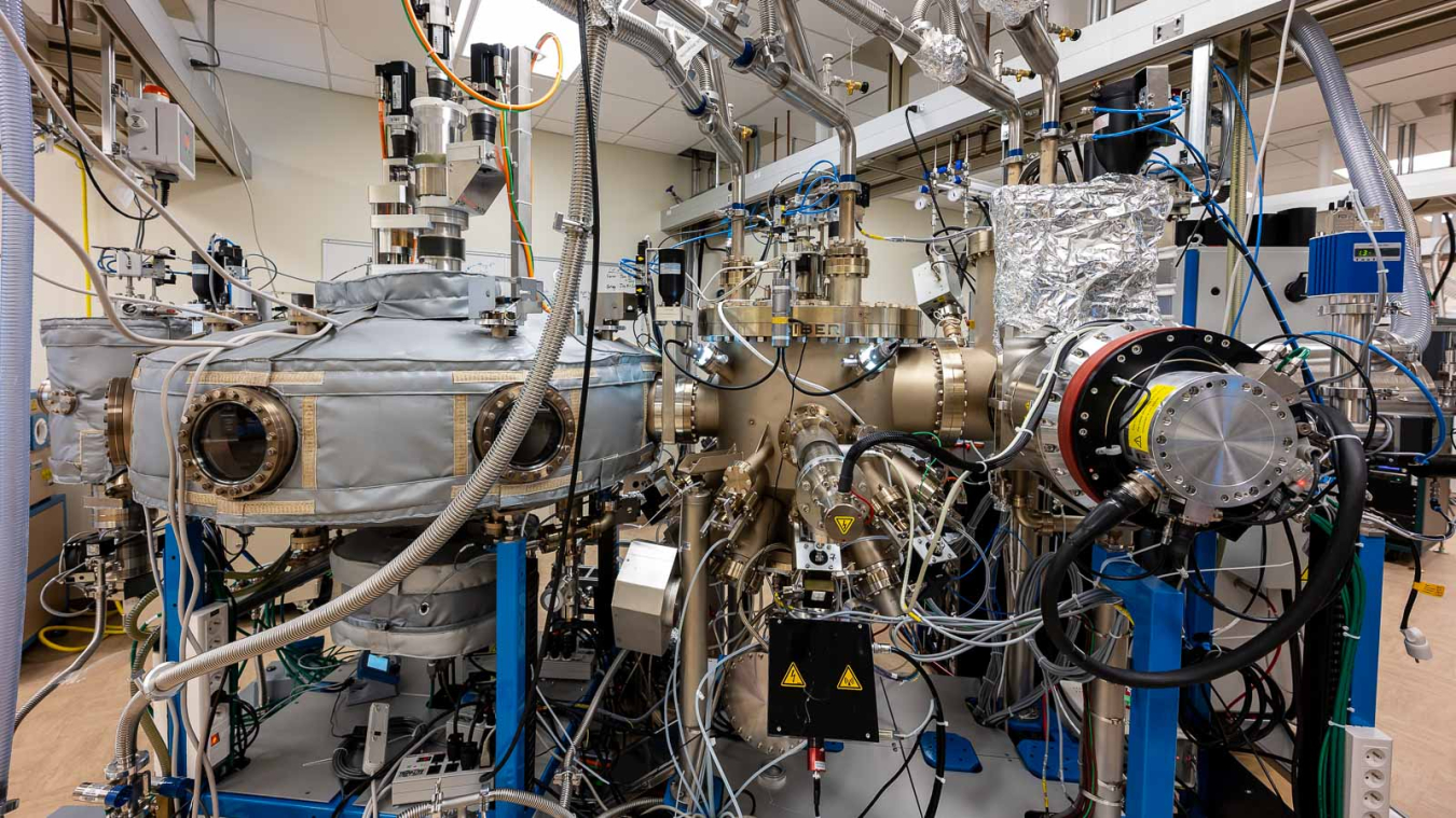A molecular beam epitaxy machine grows new materials one atomic layer at a time with extreme purity. MBE enables the development of devices that require negligible impurities and an extreme level of precision, such as for quantum technology and next-generation optoelectronics.