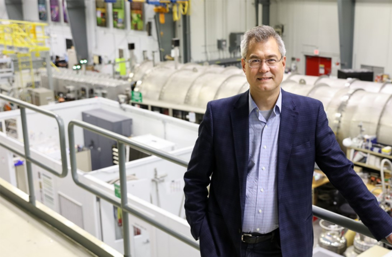 Ken Andersen on the mezzanine overlooking the beam room at the High Flux Isotope Reactor (HFIR). As Associate Laboratory Director for Neutron Sciences at ORNL, Andersen oversees science and operations at both ORNL’s HFIR and the Spallation Neutron Source.
