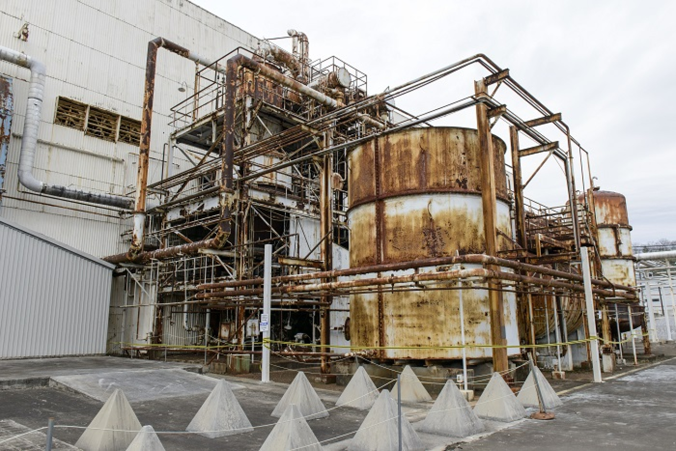 A view of the deteriorated East Column Exchange (COLEX) structures, which were installed in the 1950s and operated until the 1960s. Oak Ridge workers are retrieving mercury from the rusted equipment to prevent a release of the chemical element into the environment and prepare the Alpha-4 facility at the Y-12 National Security Complex for demolition.