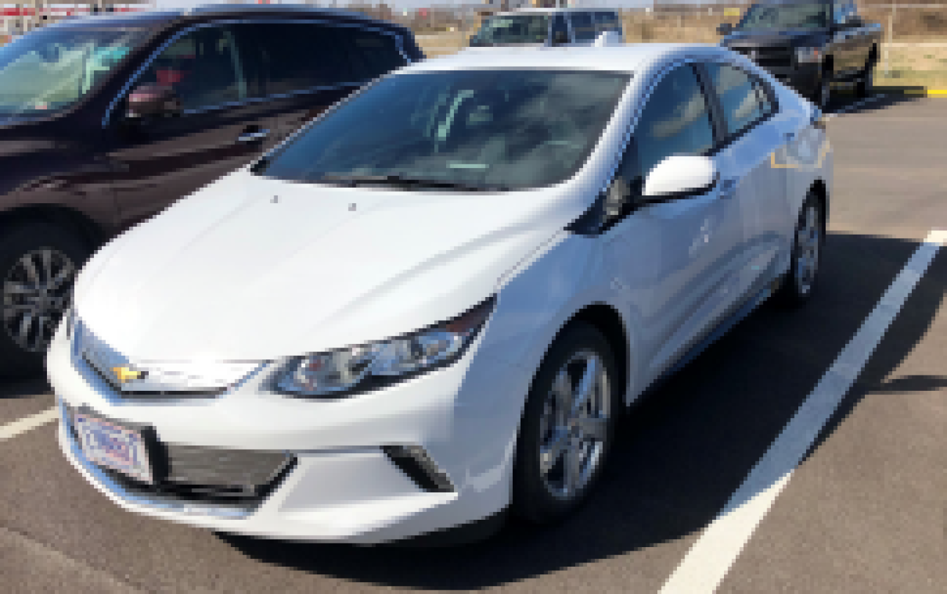 The Volt’s exterior shape is similar to the Chevy Cruze; it is stream-lined and aerodynamic.