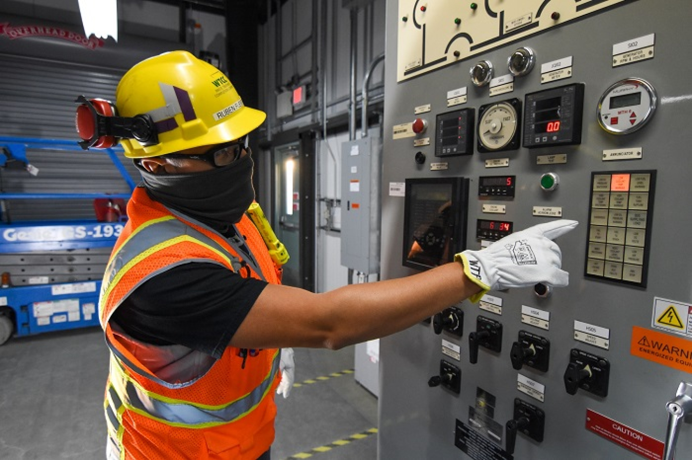 Commissioning Technician Ruben Fuentes participates in a loss-of-offsite-power test for Hanford’s Waste Treatment and Immobilization Plant from the switchgear building.